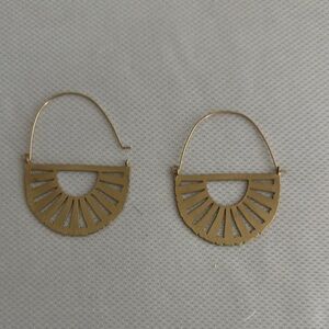 Elegant Gold Hoop Earrings